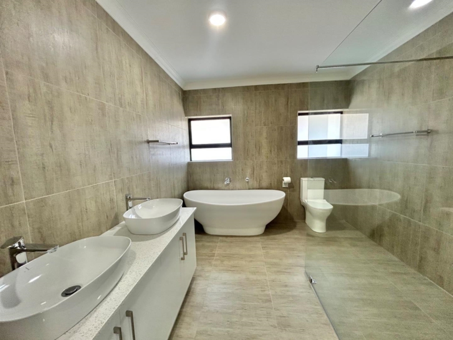 4 Bedroom Property for Sale in Wavecrest Eastern Cape